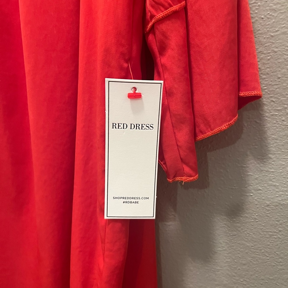 RED DRESS. Cold shoulder dress.